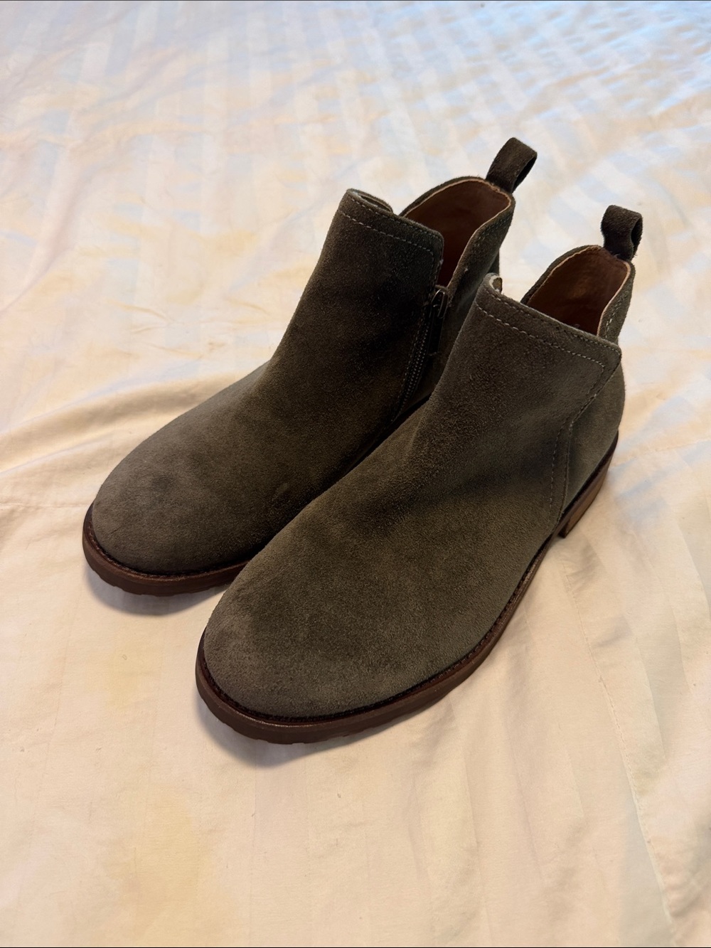 Soffit Beatrice dark taupe suede Low Heel Booties